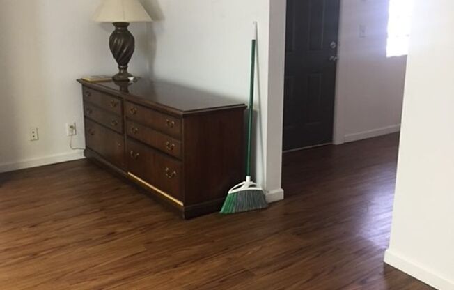1 bed, 1 bath, 775 sqft, $950, Unit Unit B