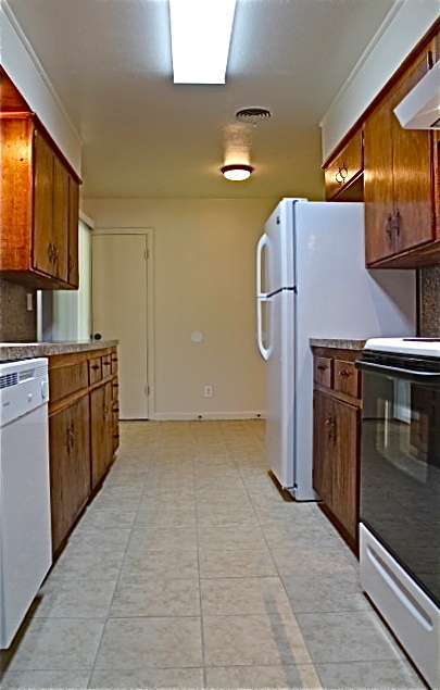 3 beds, 2 baths, $1,275