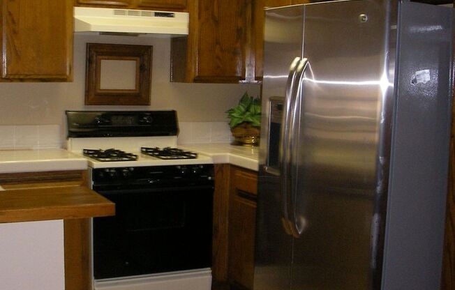 Ground Floor Condo - Available For Lease!