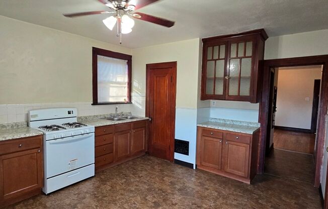 1 bed, 1 bath, $825, Unit 6232  Unit A