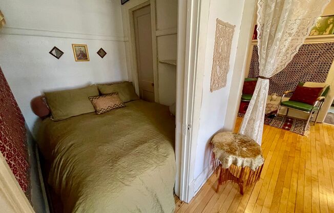 Studio, 1 bath, $895, Unit 23