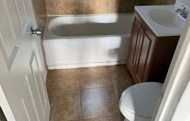 1 bed, 1 bath, 600 sqft, $825, Unit 4