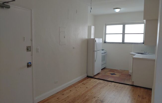 1 bed, 1 bath, 604 sqft, $1,925, Unit 12