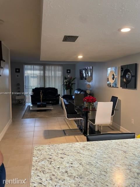 824 W 37th Ter
