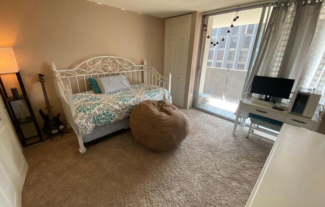 2 beds, 2 baths, $2,100, Unit # 7E