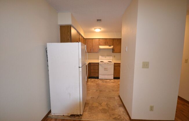 2 beds, 1 bath, 750 sqft, $725, Unit A 11