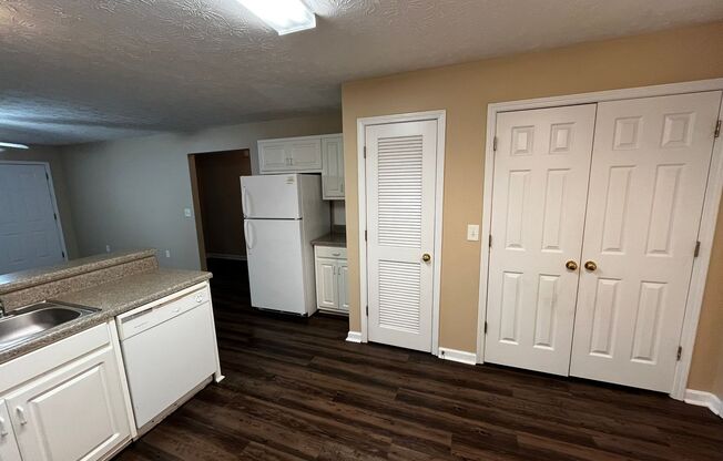 2 beds, 2 baths, $875, Unit B