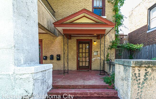 2417 N Robinson Ave