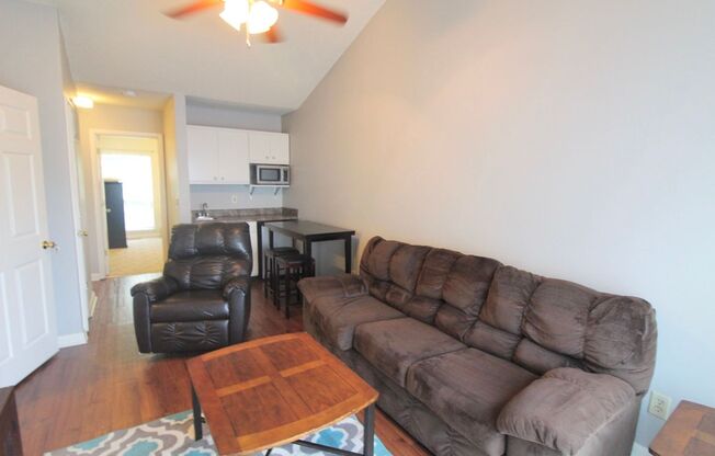 4 beds, 2 baths, $525