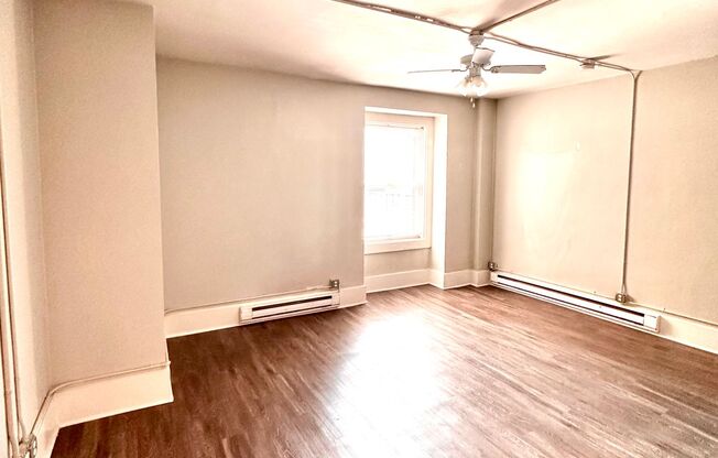Studio, 1 bath, 255 sqft, $1,525, Unit 909