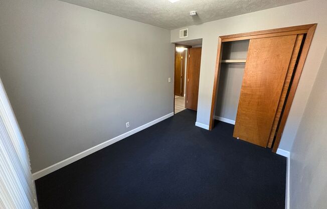 2 beds, 1 bath, 1,080 sqft, $820, Unit #20