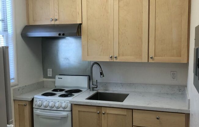 Fully Updated Studio ~Great Location near Campus~ North-Side Berkeley