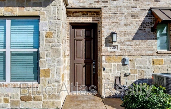 728 N PLANO RD