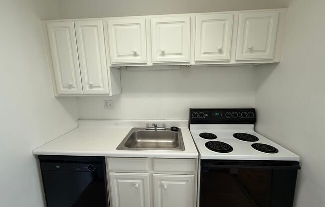 1 bed, 1 bath, 768 sqft, $1,450, Unit Royal York 804