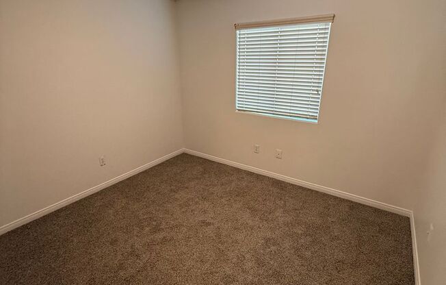 Spacious 4-Bedroom Home in Southwest Bakersfield