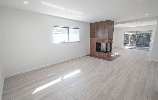 Canoga Park 4-Bedroom Home for Rent!
