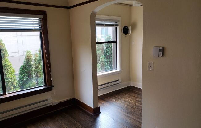 Studio, 1 bath, 429 sqft, $1,275, Unit Unit 208