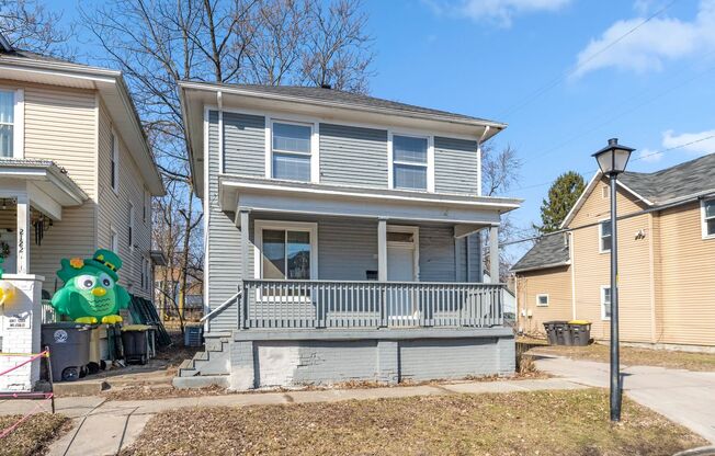 NEW LISTING! 4 BEDROOM HOME **2ND MONTH RENT FREE*