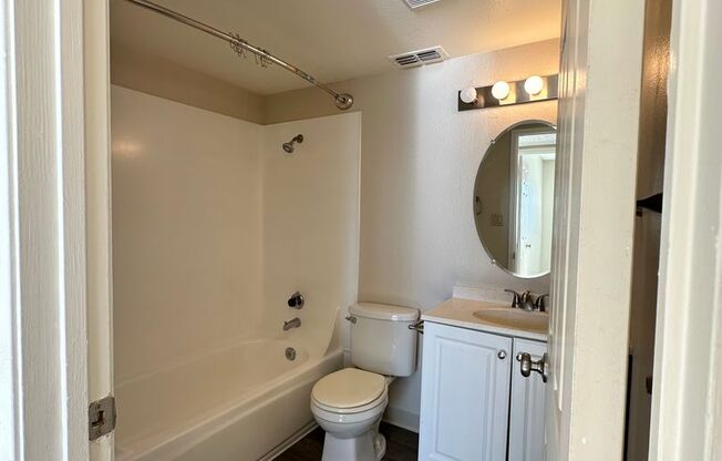 2 beds, 1 bath, 895 sqft, $1,700, Unit 494803