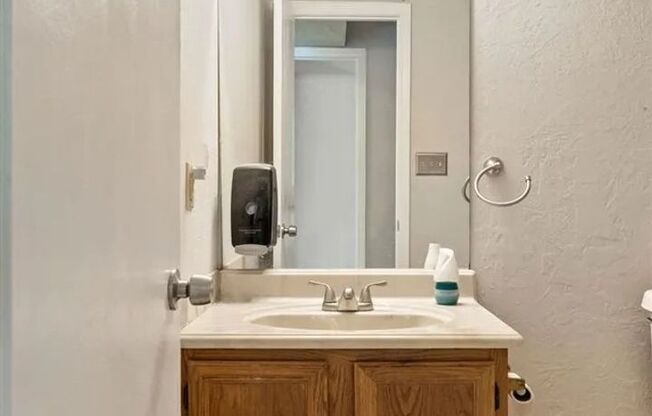 4013 SW Sunflower | $1,500/mo