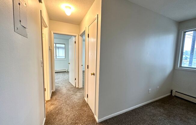 2 beds, 1 bath, 885 sqft, $1,299, Unit Unit 12