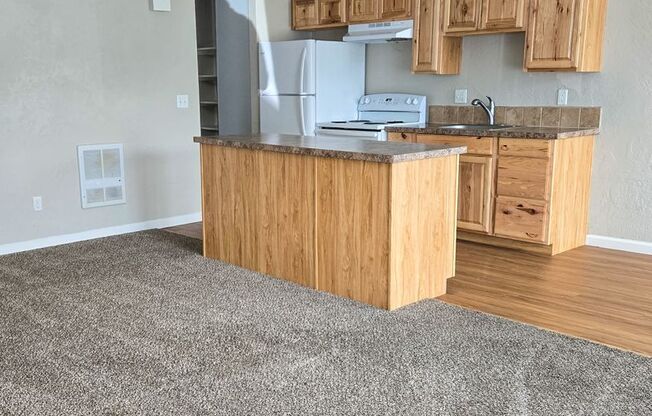 1 bed, 1 bath, 640 sqft, $1,050, Unit 19