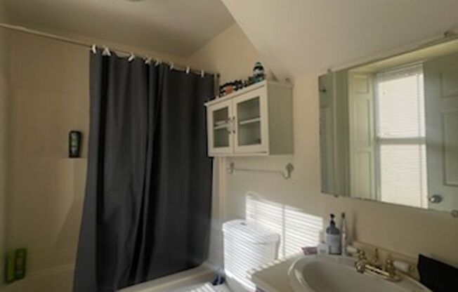 1 bed, 1 bath, $1,620, Unit 10 Washington - Unit 2