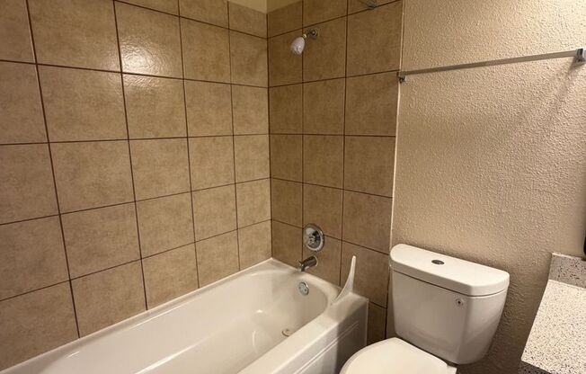 2 beds, 2 baths, 844 sqft, $1,155, Unit 216