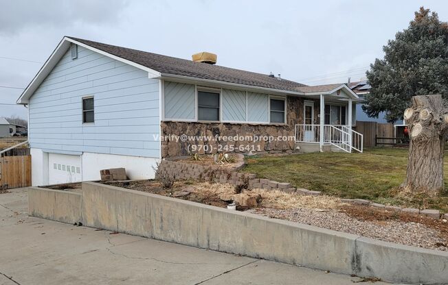 Large 4 bedroom 2 bath Ranch style Home