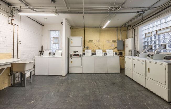 Studio, 1 bath, $1,105, Unit 212