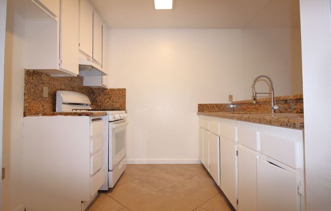 1 bed, 1 bath, $1,800, Unit 5