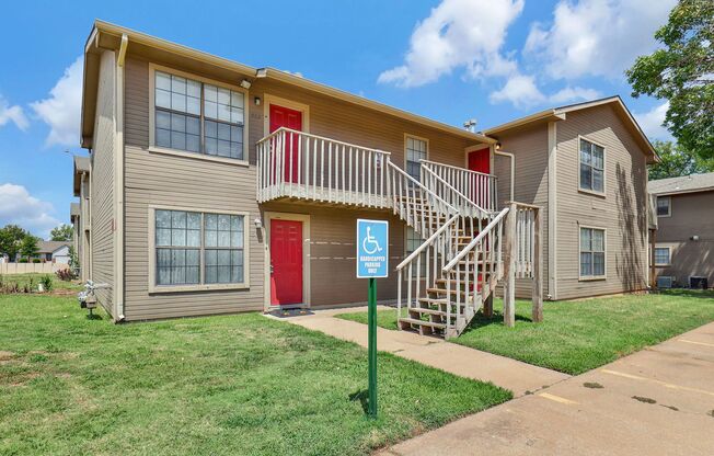 2 beds, 1 bath, 950 sqft, $925, Unit 6841 W. Shade Lane #903