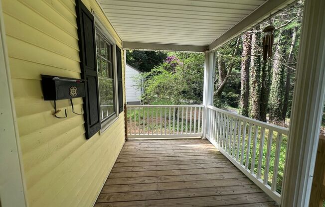 Cute One Level House with Eat-In Kitchen