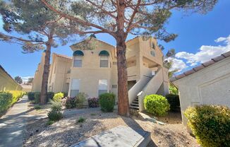 ADORABLE 1 BEDROOM /1 BATH CONDO UNIT, WITH A COMMUNITY POOL AND COMMUNITY CLUBHOUSE FACILITIES