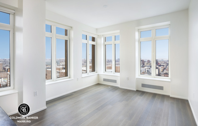 543 W 122 ST