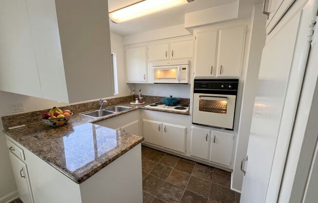 NOW LEASING! 520 S Sixth Street, Burbank, CA 91506