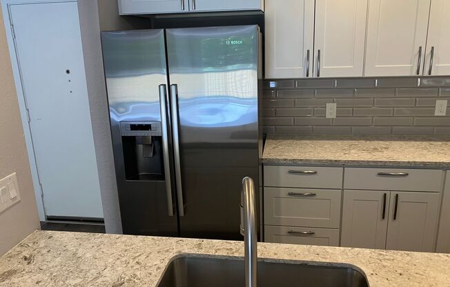 Fully Renovated Redmond 1 Bedroom