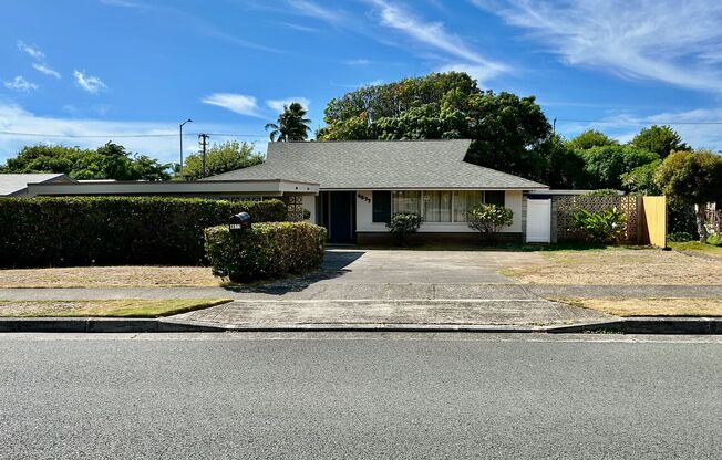 Lower Waialae Iki home w/3 Bdrm., 2 bath, 2 car carport