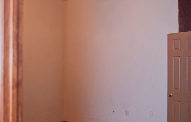 2 beds, 1 bath, 1,000 sqft, $1,200, Unit SW 103