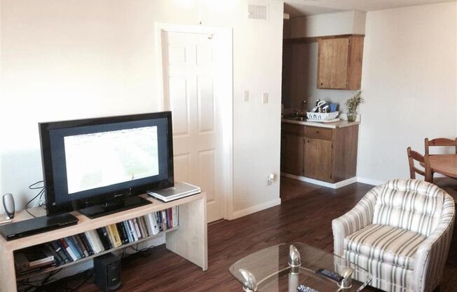 1 bed, 1 bath, $900, Unit C