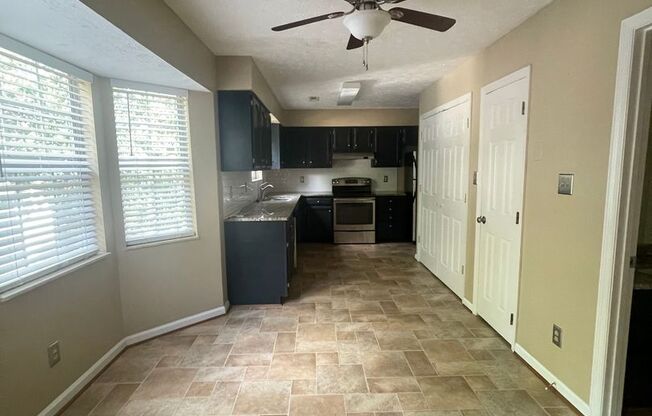 3 beds, 2.5 baths, $2,600