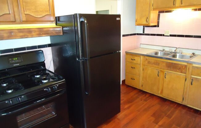 2 beds, 1 bath, $1,480, Unit 1STFL