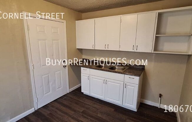 2 beds, 1 bath, 672 sqft, $850