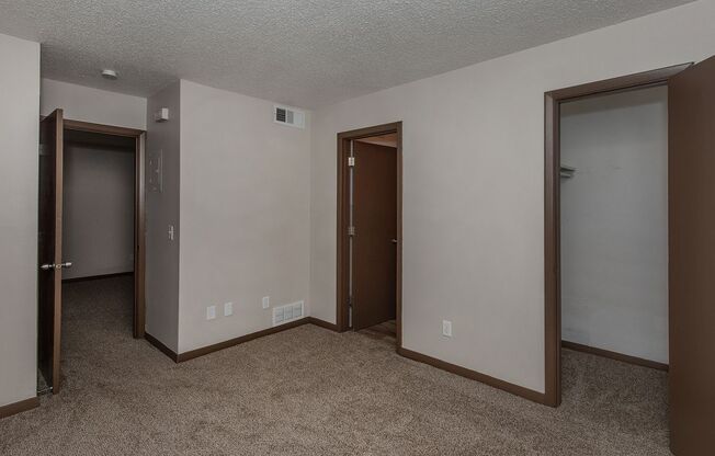 1 bed, 1 bath, 650 sqft, $660, Unit 3515 N Main Street Apt 5