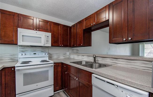 2 beds, 2 baths, 864 sqft, $1,400