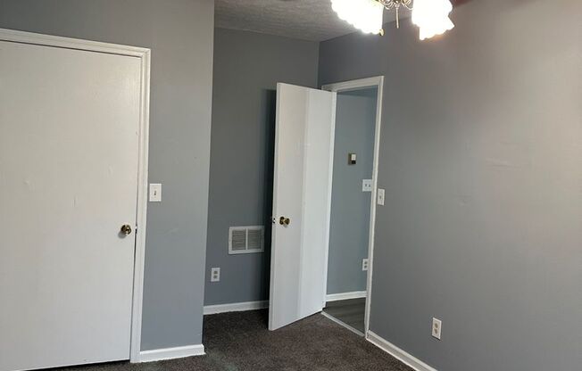 3 beds, 1 bath, $650, Unit 159 1/2