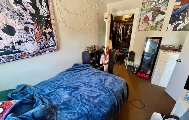 2 beds, 1 bath, $1,045, Unit 17