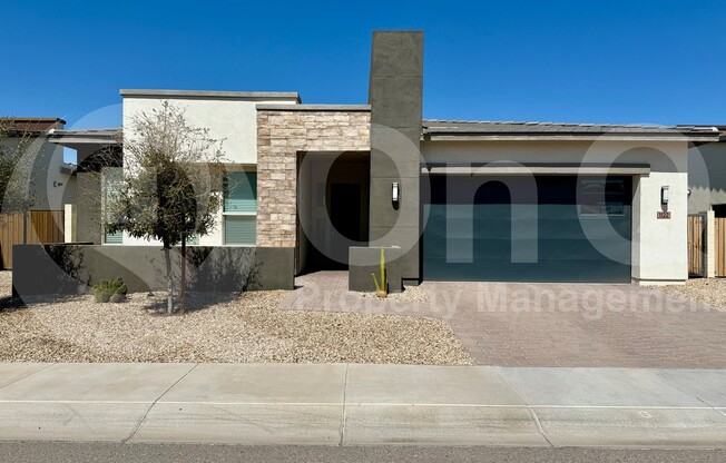 1122 E NOLAN PL