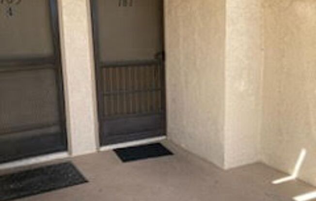Laughlin Bay Village- 2 Bedroom Condo!