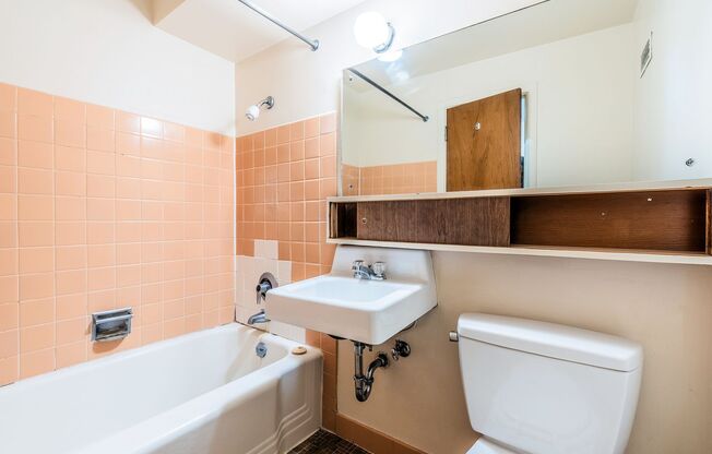 Studio, 1 bath, 423 sqft, $1,375, Unit 105